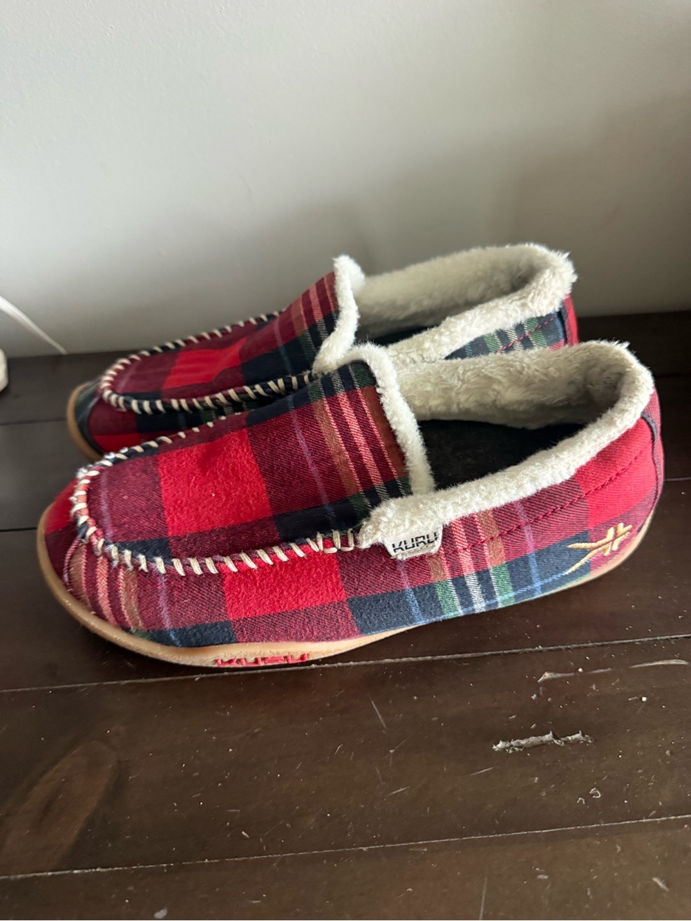 Kuru Loft Red Plaid Fleece Lined Moccasin Slippers Women’s Size 8